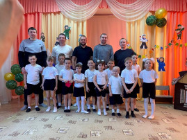 ⭐️ДЕНЬ ЗАЩИТНИКА ОТЕЧЕСТВА!⭐️ Воспитанники разновозрастной группы "Весёлый паровозик"поздравляют своих пап, дедушек с Днём защитника Отечества!🇷🇺 Дети вместе с папами соревновались, отгадывали загадки, пели песни, танцевали и читали стихотворения. В эт ⭐️ДЕНЬ ЗАЩИТНИКА ОТЕЧЕСТВА!⭐️ Воспитанники разновозрастной группы "Весёлый паровозик"поздравляют своих пап, дедушек с Днём защитника Отечества!🇷🇺 Дети вместе с папами соревновались, отгадывали загадки, пели песни, танцевали и читали стихотворения. В эт.
